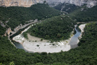 Meandrující řeka Ardeche