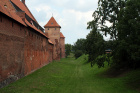 Střední hrad a Vyšší hrad byl oddělen příkopy