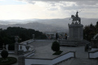 Pohled na město Braga z kopce Espinho před bouří